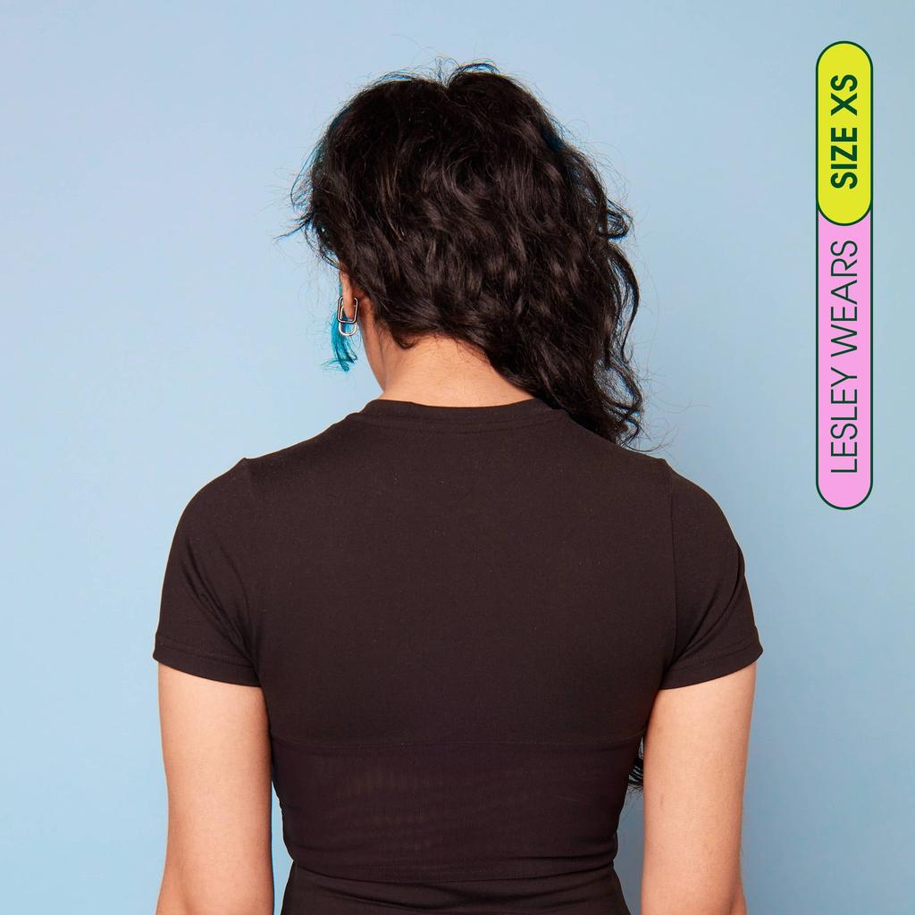 Lesley wears size XS Compression Shirt - back view breathable panel